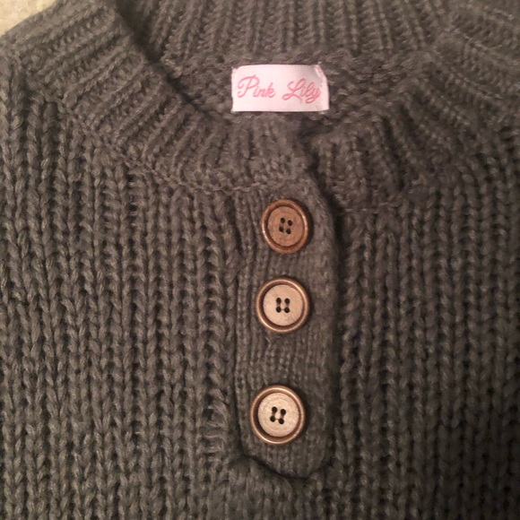 Pink Lily Kicked Back Charcoal Henley Sweater size Small - Picture 6 of 6